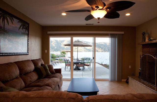 Direct Lake Front Paradise Cove #1 In Reviews - Beach - Launch - Traeger Smoker