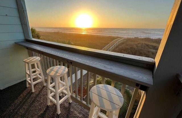 Direct Ocean Front 3BR 2BA Dog Friendly OCEANFRONT beachfront dogs allowed