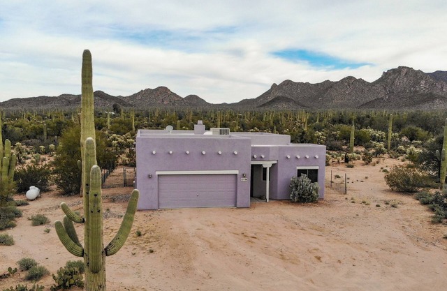 Discounted Summer Rates 3 bd 2 ba Home on 2 acres Views Near Desert Museum