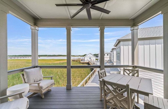 Dock and Dwell at the Winyah Bay Club, Pool, Outdoor Lounge/Grill and Boat Slip included!