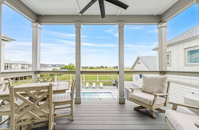 Dock and Dwell at the Winyah Bay Club, Pool, Outdoor Lounge/Grill and Boat Slip included!