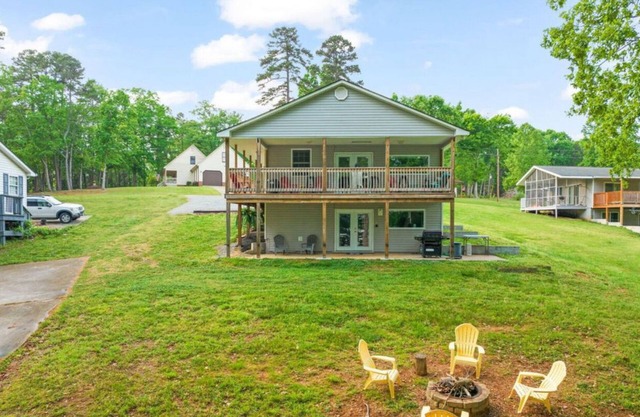 Dockside Dreamz #2 w/beach and dock - Close to Clarksville and Bluestone launch
