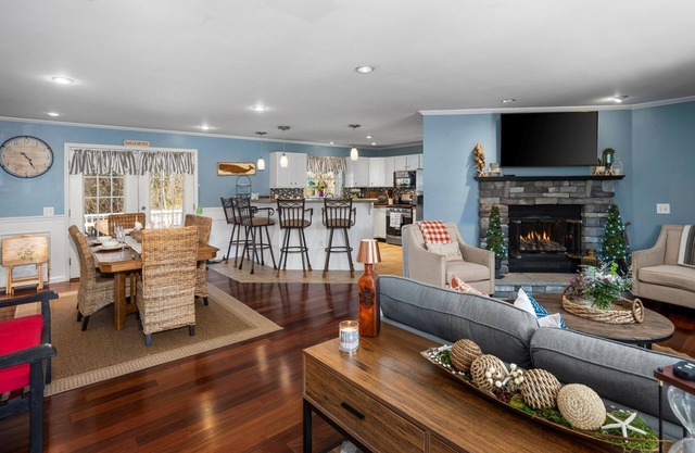 Dog friendly and spacious just minutes from Scusset Beach
