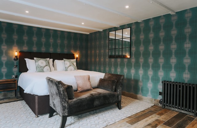 Dog-friendly luxury super-king studio suite with full kitchen