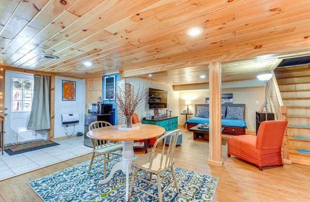 Dog-Friendly Mtn Retreat in Whitehall w/View!