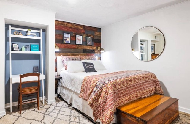 Dog Friendly Private Entrance Basement Apartment in Grant Park