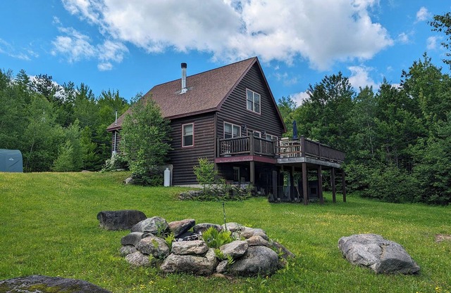 Dog Friendly w/Outdoor Kennel, Fire Pit, Grill, Deck w/Furniture