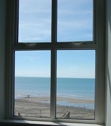 Dolphin Beach House In Tywyn
