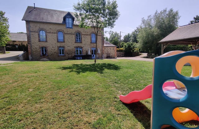 Domaine Avec Deux Gîtes Jusqu'à 15 Personnes