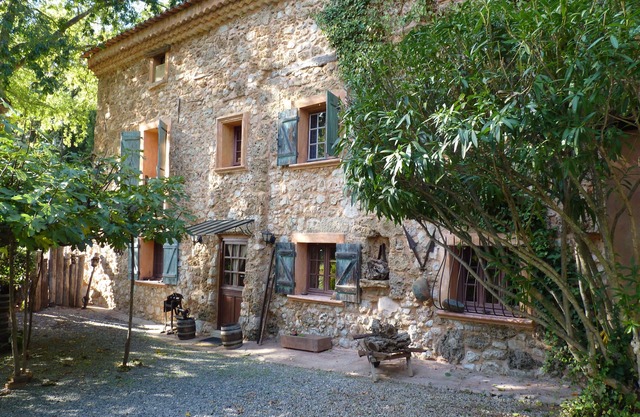 DOMAINE DE SAINT-AMOUR/THE SAINT AMOUR