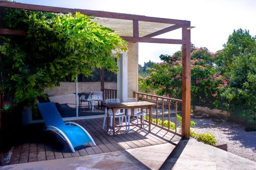 Domaine Des Lucques B&B with Private Infinity Pool & Grand Olive Grove