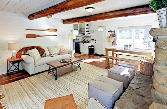 Donner Lake Cottage | Walking Distance to Beach!