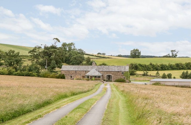 DOROTHY BARN, family friendly, with open fire in Crosby Ravensworth