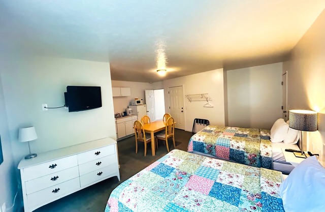 Double Bed Suite with Full Kitchen