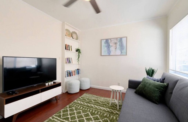 Double Comfort: 2 Private Units with Fully-Equipped Kitchens, Streaming Bliss, and Relaxing Common Patio.