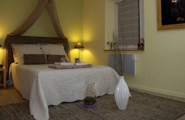Double-Family-Ensuite bathroom with shower-Bartholdi