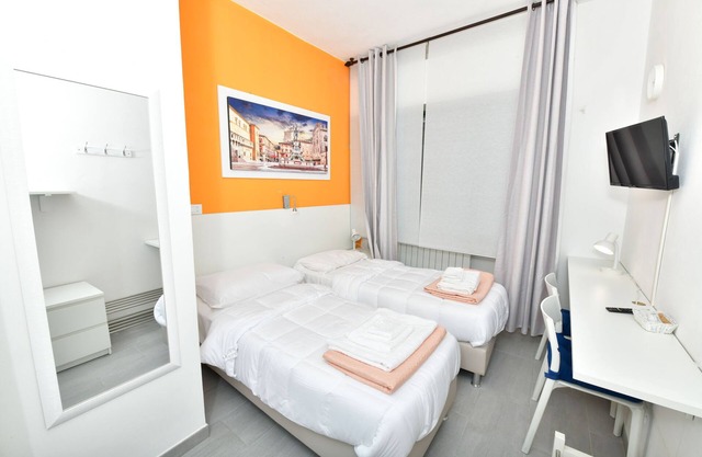 Double room with private bathroom