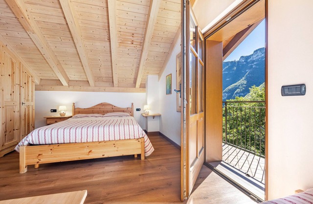 Double Room 'Camera Matrimoniale' with Mountain View, Shared Garden and Balcony