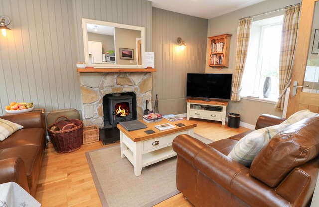 DOUGLAS FIR, pet friendly, with open fire in Newtonmore