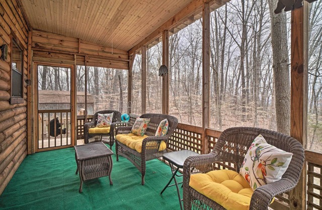 Douglas Lake Cabin w/Mountain-View Deck & Grill