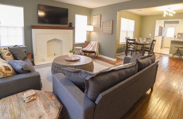 Downtown Boho Bungalow near State Fair/Plaza/Paseo