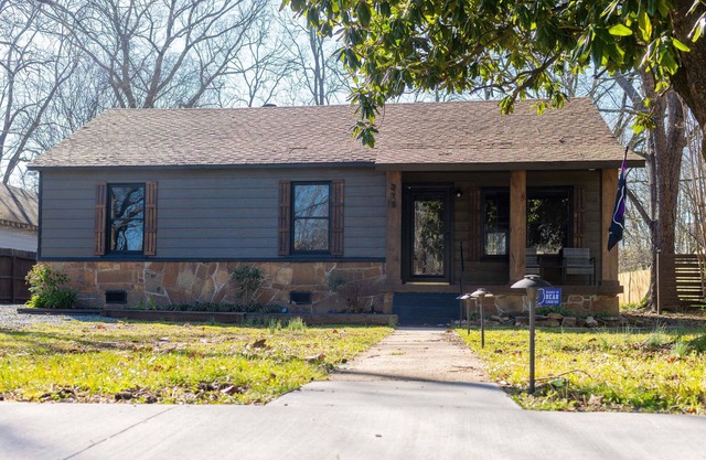 Downtown charm, walking distance to CBC, blocks from UCA!