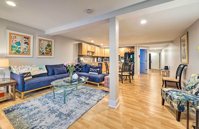 Downtown Grand Haven Apt < 1 Mi to Lake Michigan