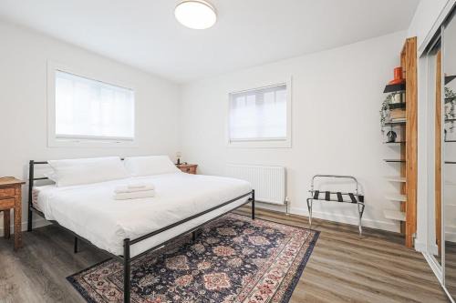 Downtown Oasis-2BR-Spa Bath-Pet Friendly, Free Parking