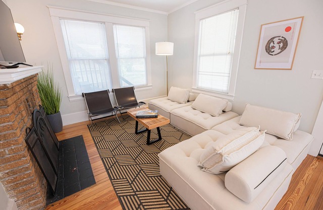 Downtown Orlando 2-2 w/King Beds off Lake Eola/Central location