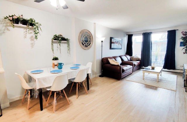 Downtown Retreat on 17th Ave – Walk to Cafés, Nightlife & Transit!
