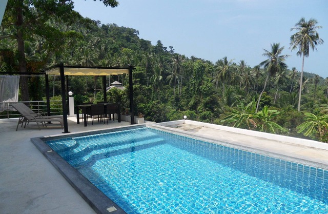 Dream house in a coconut grove facing the sea (LIPANOÏ)