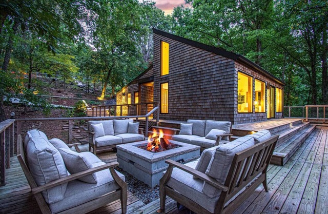 Dream Retreat with Hot Tub, FirePit, Grill and only 15 min to Downtown Chattanooga