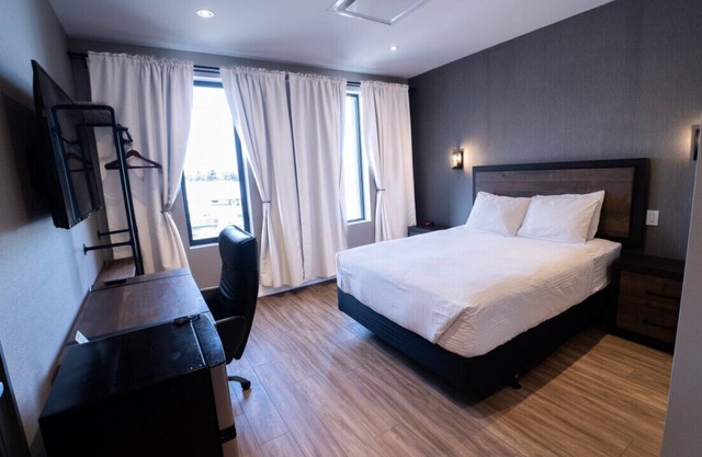 Dream Suites Boutique Hotel - Private room in Mississauga