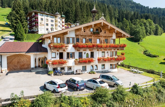 Dreamy Apartment with Wellness & Ski Bus Nearby
