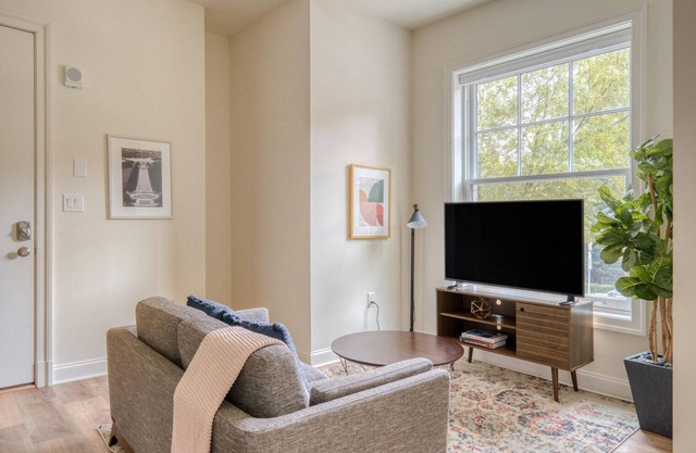 Dreamy Dupont Circle 1BR w/W/D, nr Nightlife & Bars, by Blueground