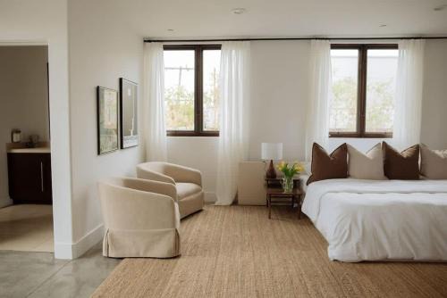 Dreamy Mid-Century Modern Pad