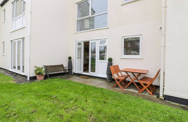 DRIFTWOOD, pet friendly, country holiday cottage in Harlech