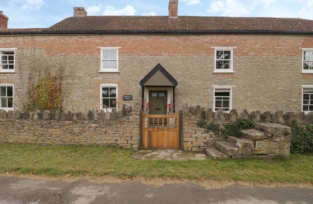 DROVER'S, romantic, with open fire in Sutton Mallet