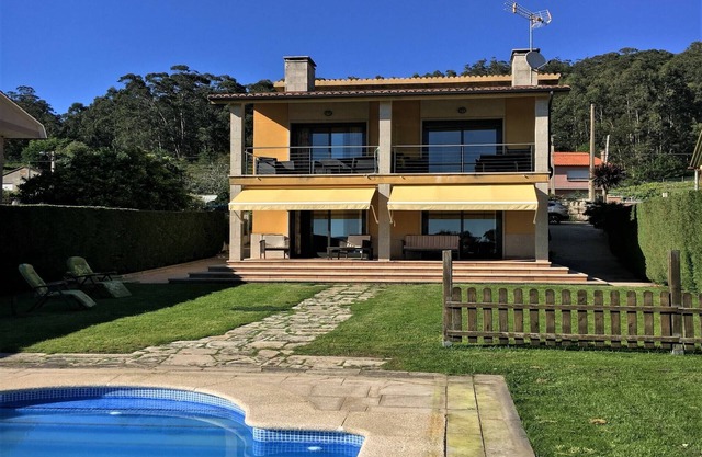 Duplex in Cangas near Playa de Barra