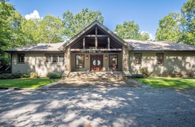 Dupont Mountain Lodge in Cedar Mountain | Trails & Streams