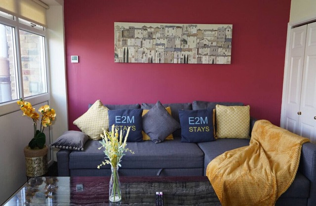 E2M Stays Heathrow Beautiful House Free Parking