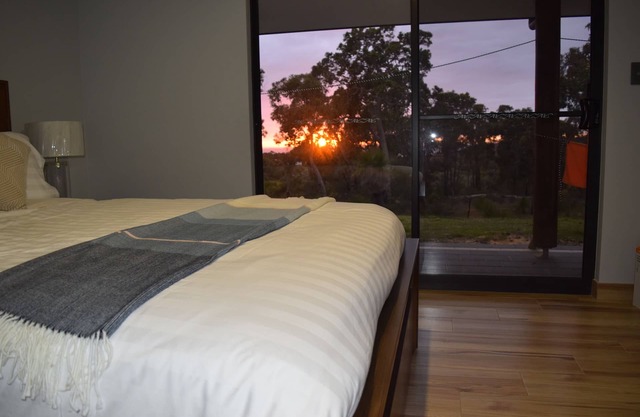 Eagle Bay House - Spring Room