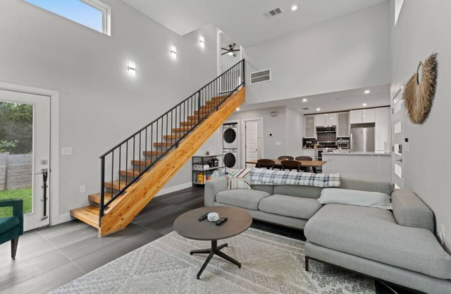 East Austin Home | In-Law Suite | Office+Fast Wifi