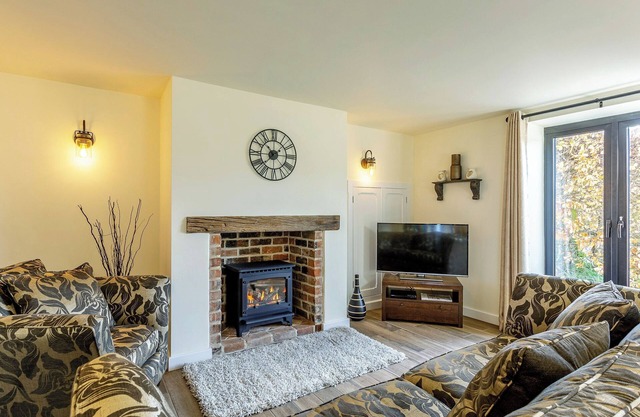East Cottage - UKC4432