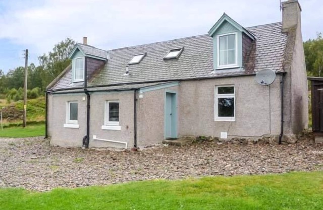 EASTER DUTHIL COTTAGE, family friendly, with open fire in Carrbridge