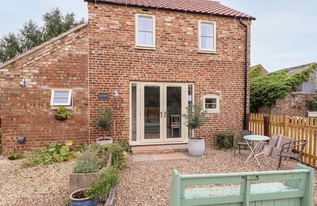 EAU BARN, romantic, character holiday cottage in Billingborough