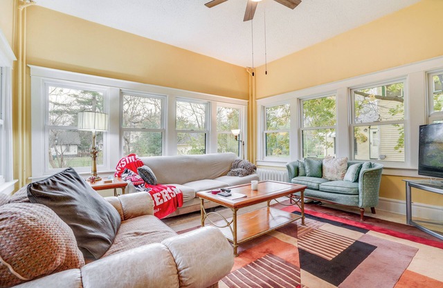 Eau Claire Retreat: Close to Campus & Dtwn!