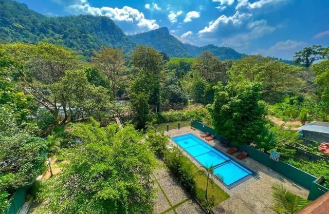 Ebony Riverside Resort Kitulgala