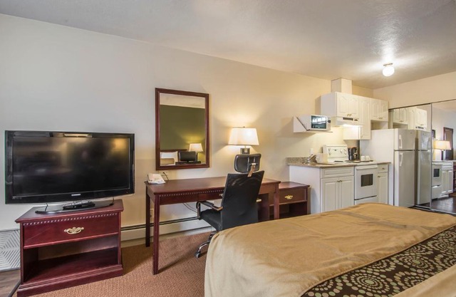 Econo Lodge Inn & Suites High Level