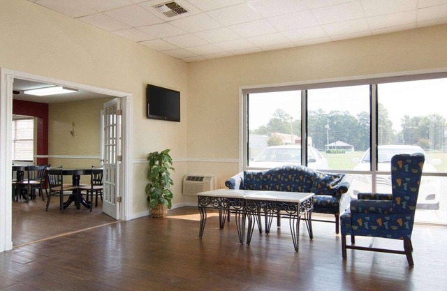 Econo Lodge Pine Bluff